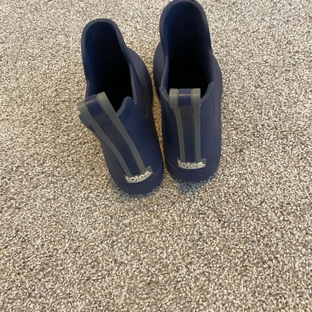 Brand New Everywear Totes Rain Boots